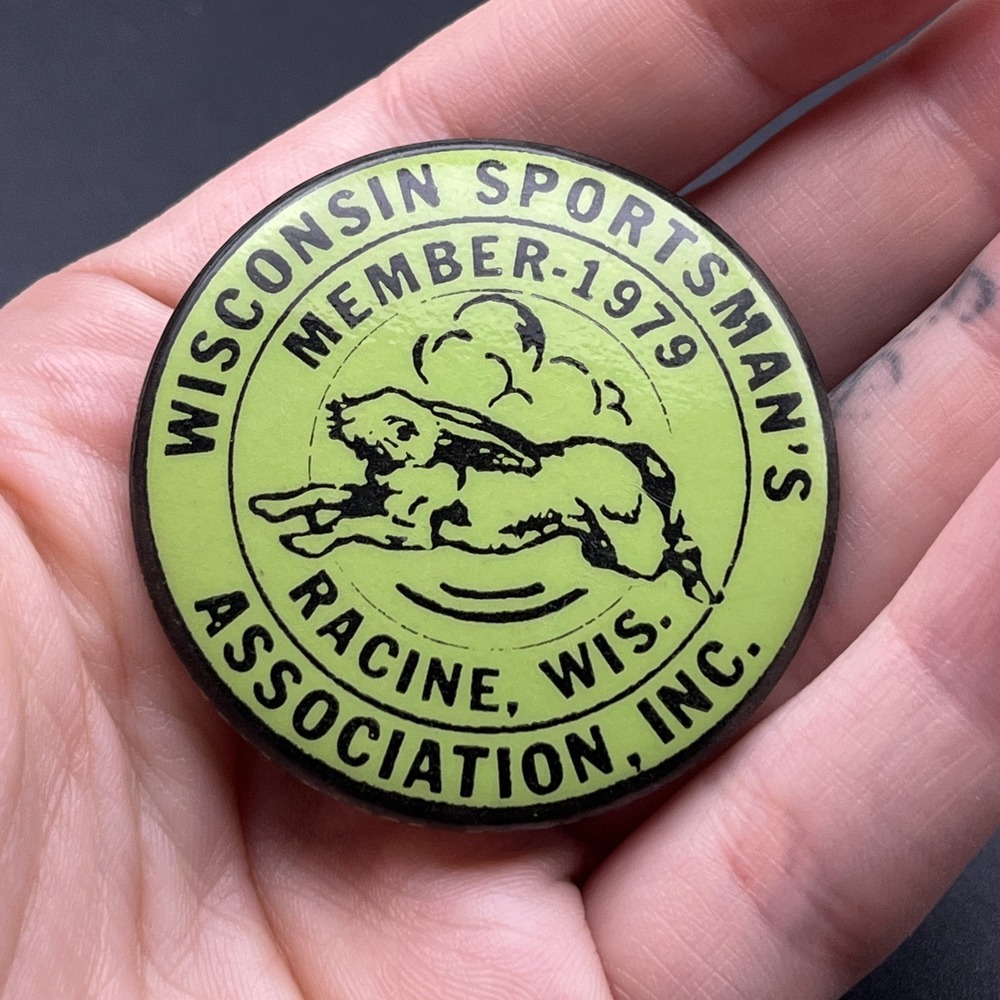 Wisconsin‎ Sportsman's Association Member 1979 Racine Rabbit Button Pin